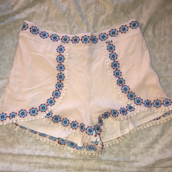⚡️Francesca’s embroidered flowy shorts⚡️ - Picture 4 of 5